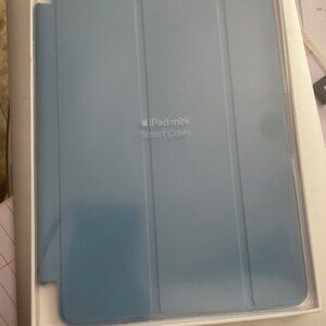 Apple Ipad mini Smart Cover. New in box.